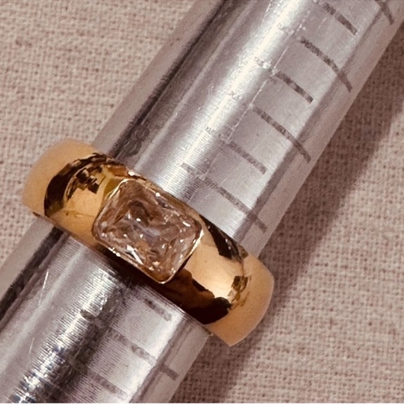 Ellie Vail | Ring | Donut Band with Center Stone - Picture 10 of 13